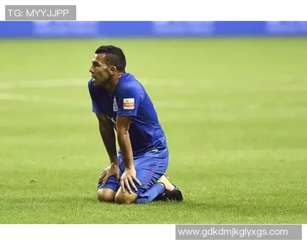 东体:特维斯在申花时练习都由自己决议,波耶特控制不了球队